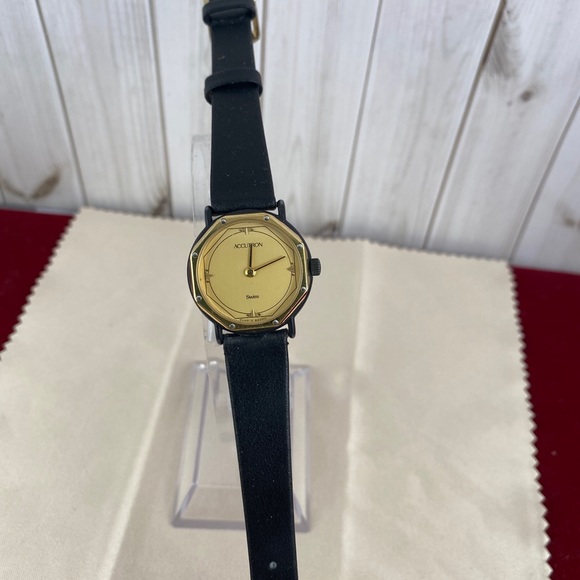 VINTAGE Bulova ACCUTRON Swiss Quarts Evening Sports Watch - Picture 3 of 9